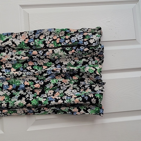 H&M Floral Skirt - Picture 2 of 11